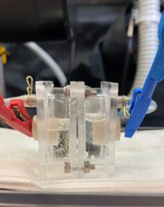 Electrolyser setup, with the Hydrogen Evolution Reaction (HER) taking place on the left and the Oxygen Evolution Reaction (OER) on the right